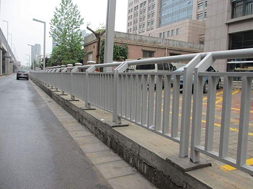 城市道路护栏有多少优点